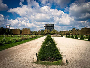 Blick auf Flak-Turm im Augarten