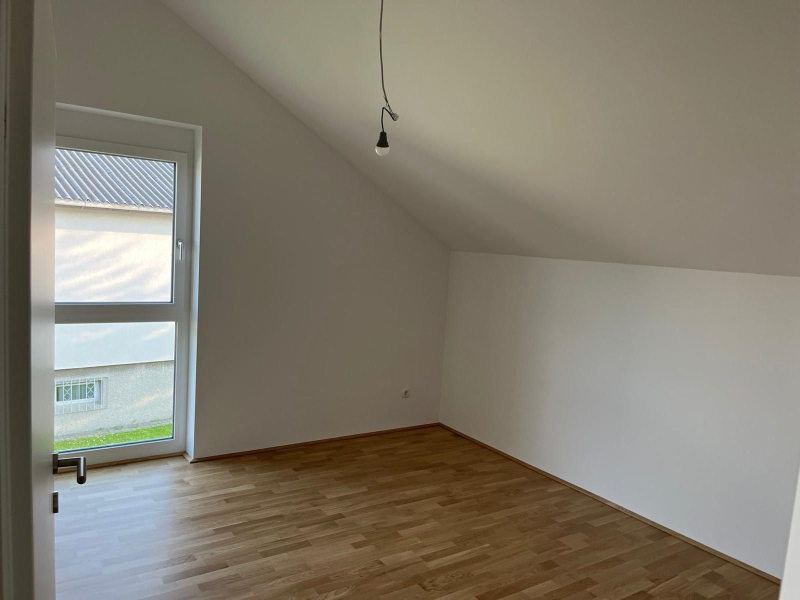 Nachhaltige Ziegelmassivbauweise! Wohnbaugefrdertes Niedrigenergiehaus mit 4 Zimmer, Vollunterkellerung und Eigengrund. /  / 2540 Bad Vslau / Bild 3