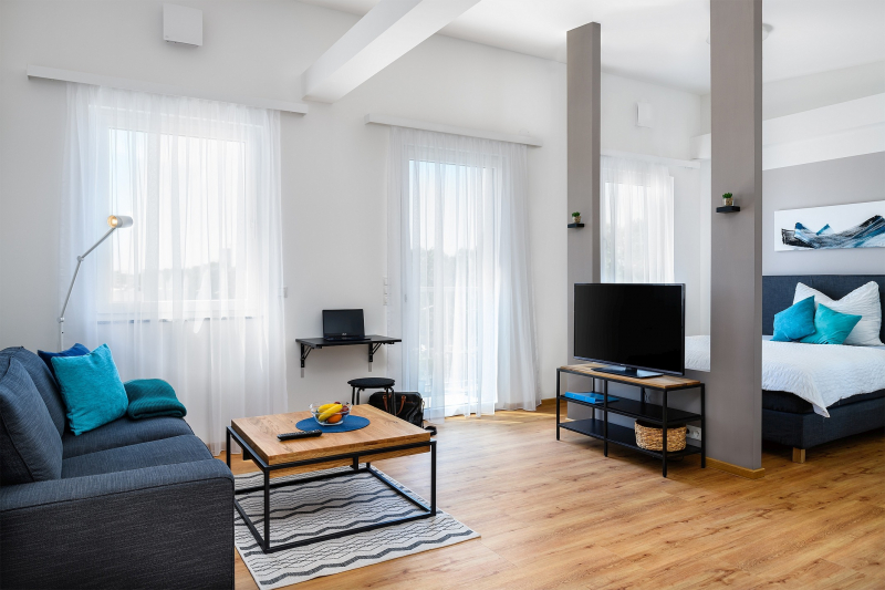 Furnished Apartment DELUXE mit Balkon und Klima /  / 1220  / Bild 0