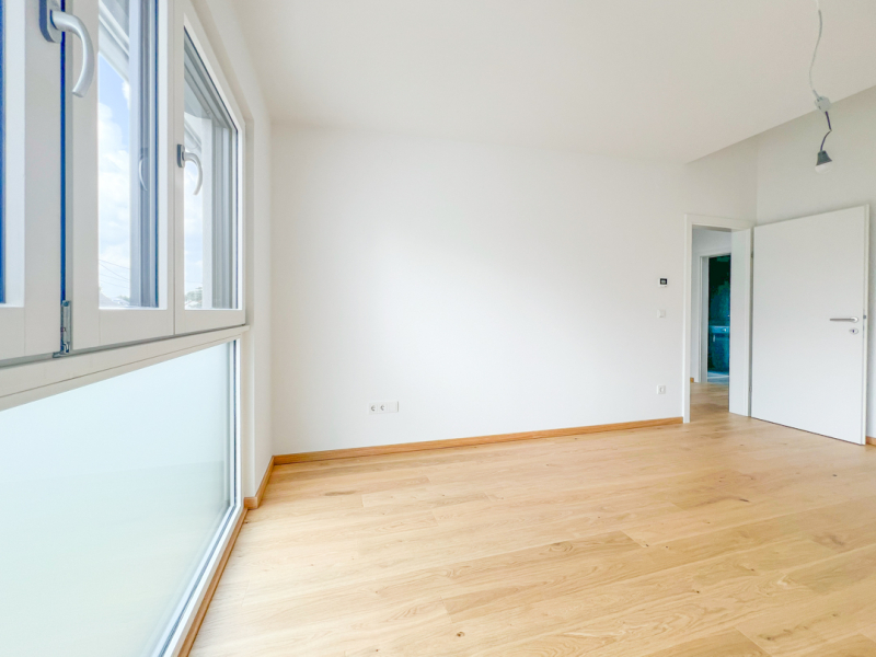 ERSTBEZUG: REIHENHAUS MIT PV-ANLAGE UND HOCHWERTIGER EINBAUKCHE NHE BADETEICH /  / 1220 Wien / Bild 1