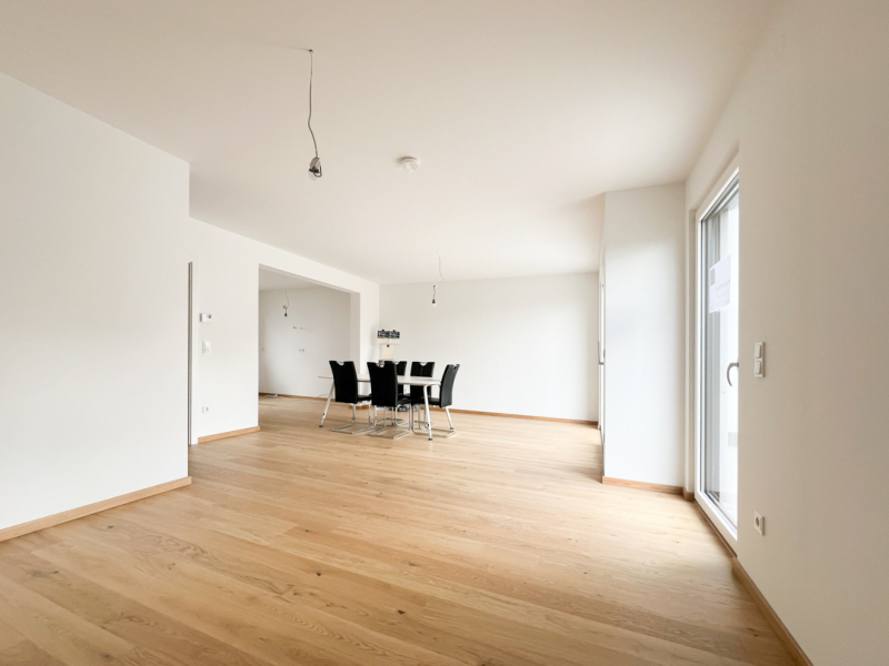 ERSTBEZUG: REIHENHAUS MIT PV-ANLAGE UND HOCHWERTIGER EINBAUKCHE NHE BADETEICH /  / 1220 Wien / Bild 2