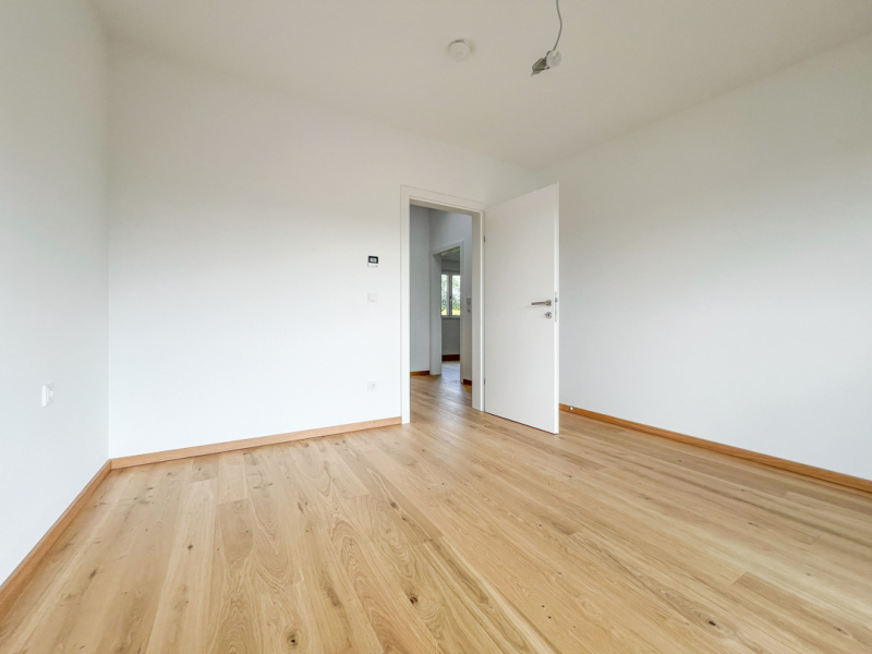 ERSTBEZUG: REIHENHAUS MIT PV-ANLAGE UND HOCHWERTIGER EINBAUKCHE NHE BADETEICH /  / 1220 Wien / Bild 3