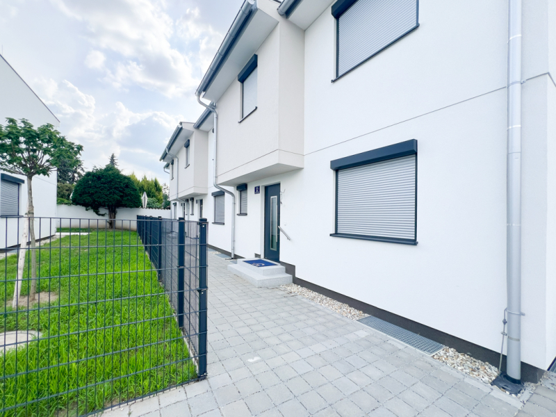 ERSTBEZUG: REIHENHAUS MIT PV-ANLAGE UND HOCHWERTIGER EINBAUKCHE NHE BADETEICH /  / 1220 Wien / Bild 4