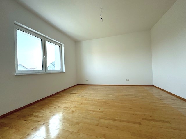 SCHNE 3 Zimmerwohnung 82 m mit Balkon, Garten, Keller und Garage in Traiskirchen! /  / 2514 Traiskirchen / Bild 2