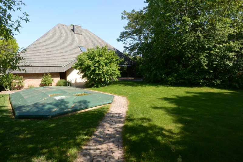 Grozgiges Einfamilienhaus mit hohem Wohnkomfort und groen Garten und Pool /  / 2481 Achau / Bild 1