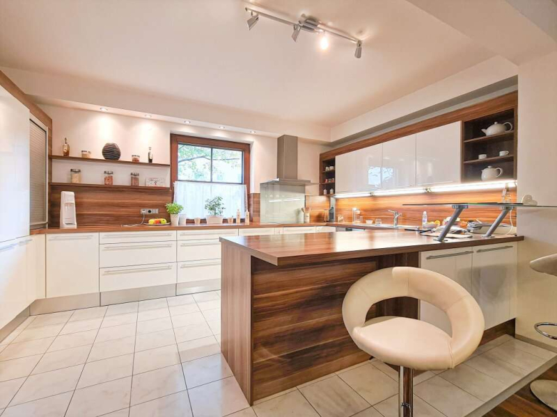 Grozgiges Einfamilienhaus mit hohem Wohnkomfort und groen Garten und Pool /  / 2481 Achau / Bild 5