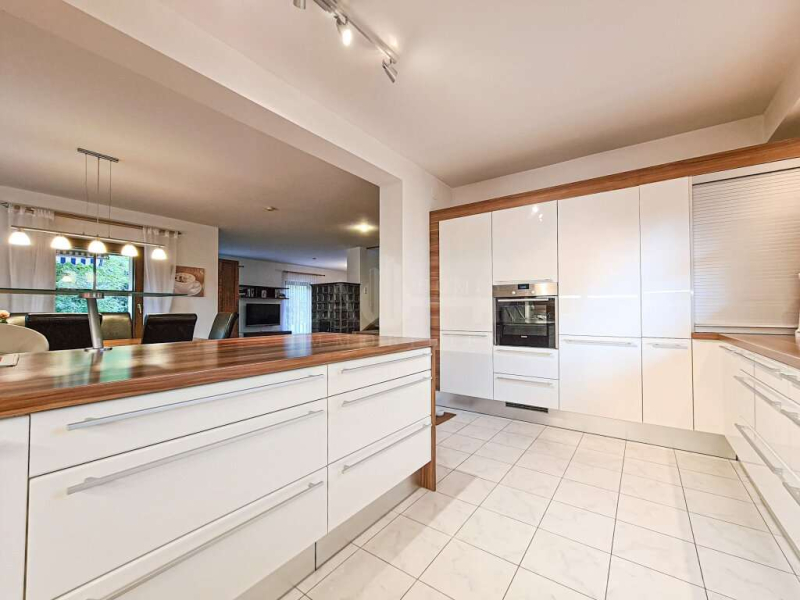 Grozgiges Einfamilienhaus mit hohem Wohnkomfort und groen Garten und Pool /  / 2481 Achau / Bild 6
