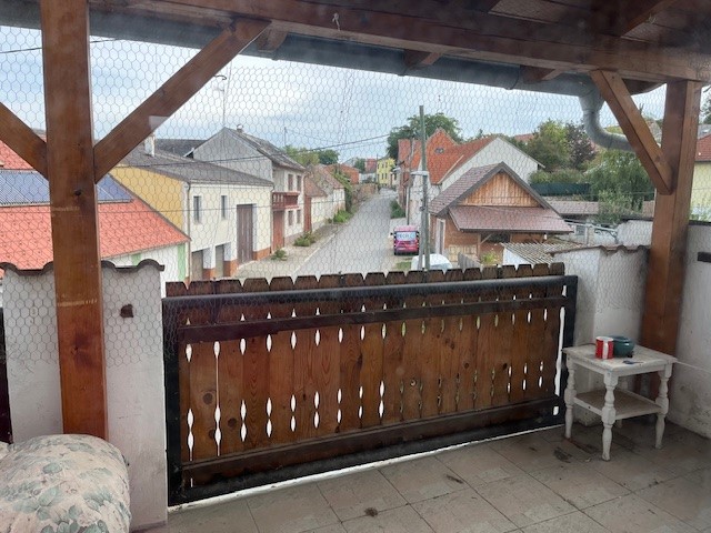 Zweifamilienwohnhaus mit kleinem Garten /  / 2171  / Bild 1
