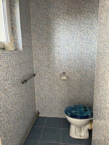 Zweifamilienwohnhaus mit kleinem Garten /  / 2171  / Bild 3