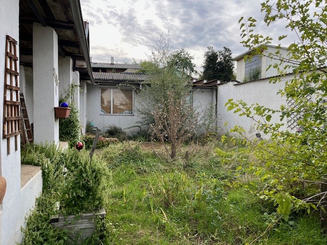 Zweifamilienwohnhaus mit kleinem Garten /  / 2171  / Bild 7