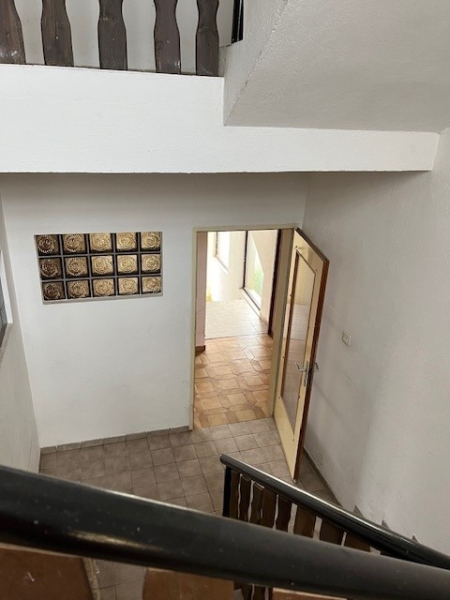 Zweifamilienwohnhaus mit kleinem Garten /  / 2171  / Bild 2
