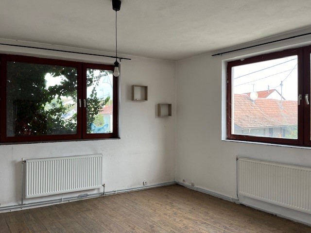Zweifamilienwohnhaus mit kleinem Garten /  / 2171  / Bild 5