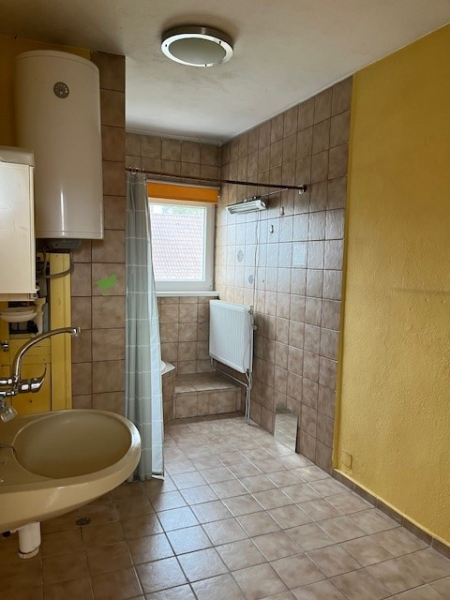Zweifamilienwohnhaus mit kleinem Garten /  / 2171  / Bild 9