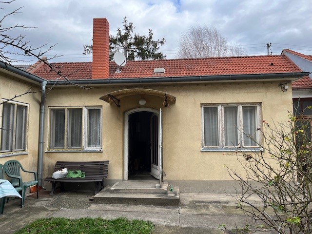 Sanierungsbedrftiges Landhaus
