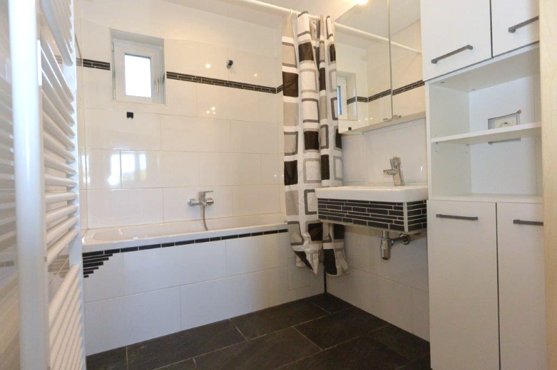 Sonniger Platz mit Bungalow (BJ 2016) mit Garten inkl. Terrasse und Garage! /  / 2603 Felixdorf / Bild 1