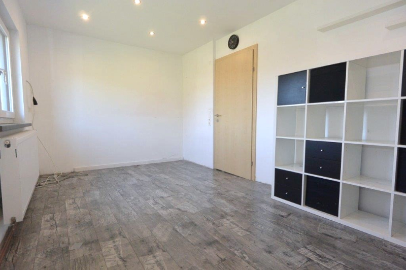 Sonniger Platz mit Bungalow (BJ 2016) mit Garten inkl. Terrasse und Garage! /  / 2603 Felixdorf / Bild 7