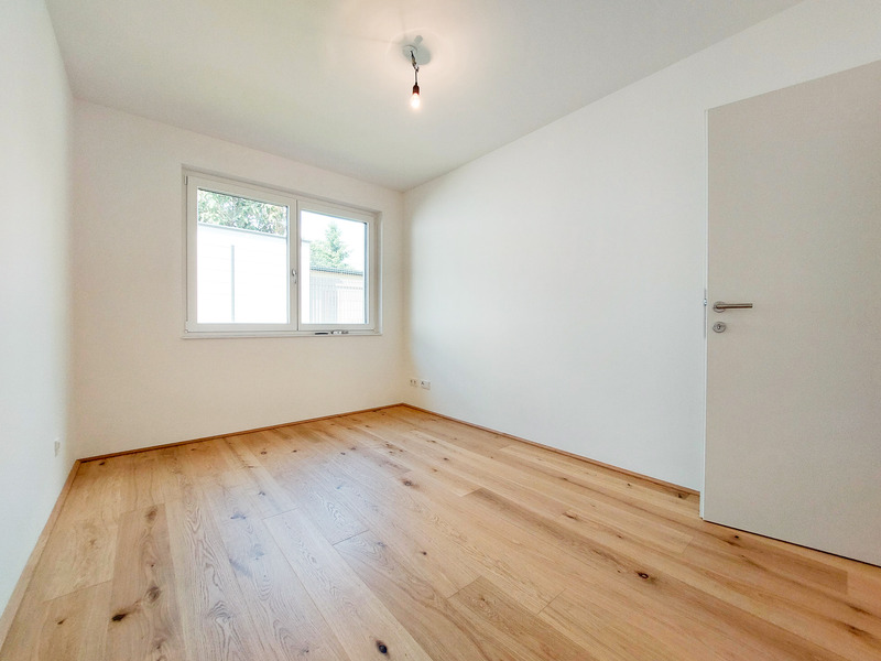 TRAUMHAFTE GARTENWOHNUNG MIT SEHR GUTER RAUMAUFTEILUNG - GROSSZGIGE WOHNKCHE UND 3 SCHLAFZIMMER /  / 1220 Wien / Bild 6