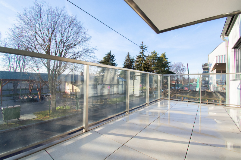 GLORIT ERSTBEZUG: FAMILIENWOHNUNG CA. 30 m TERRASSE!