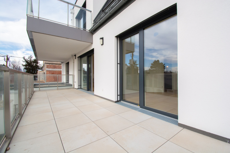 FIRST OCCUPANCY: 4-ROOM APARTMENT WITH HIGH-QUALITY FITTED KITCHEN AND SPACIOUS TERRACE! /  / 1220 Wien, 22. Bezirk, Donaustadt / Bild 3