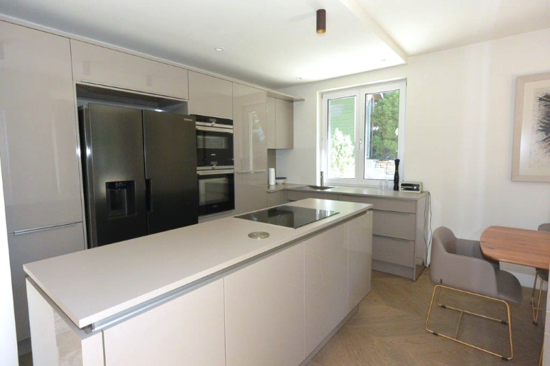 Extravagantes Eckreihenhaus mit 5 Zimmer, 130 m Wfl. in Villenlage, Baden Stadt! /  / 2500 Baden / Bild 1