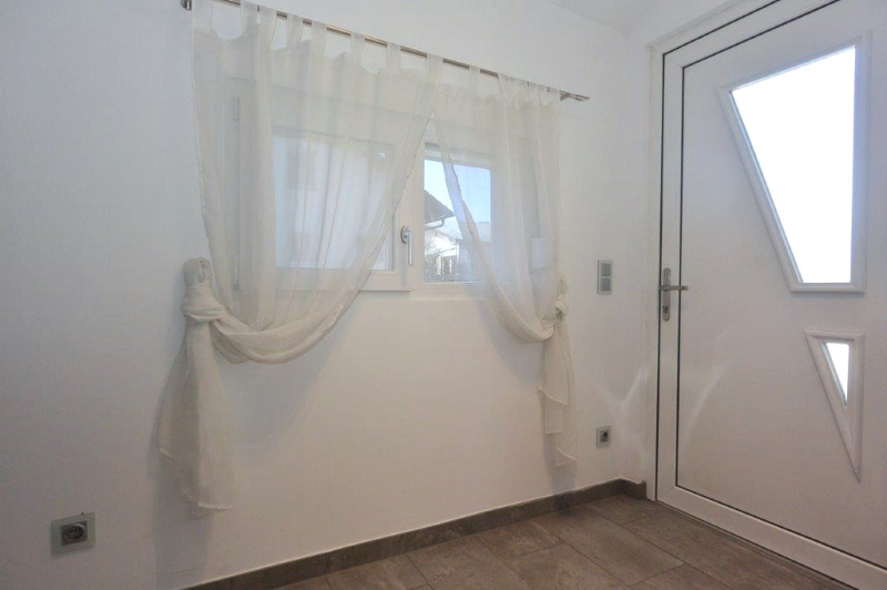 Sonniger Platz mit Bungalow (BJ 2016) mit Garten inkl. Terrasse und Garage! /  / 2603 Felixdorf / Bild 8