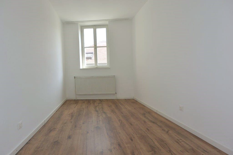 Helle, gemtliche 3 Zimmer Dachgeschosswohnung (keine Schrgen) am Josefplatz! /  / 2500 Baden / Bild 1