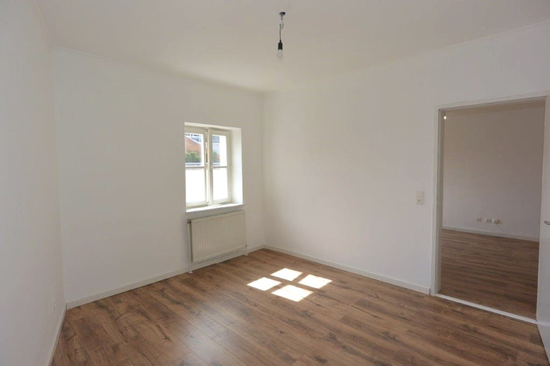 Helle, gemtliche 3 Zimmer Dachgeschosswohnung (keine Schrgen) am Josefplatz! /  / 2500 Baden / Bild 2