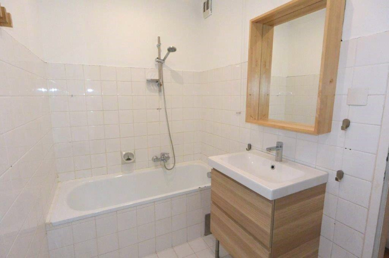 Helle, gemtliche 3 Zimmer Dachgeschosswohnung (keine Schrgen) am Josefplatz! /  / 2500 Baden / Bild 6