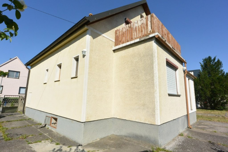 Schnes groes Grundstck mit 1030 m inkl. sanierungsbedrftigen Einfamilienhaus! /  / 2483 Weigelsdorf / Bild 0