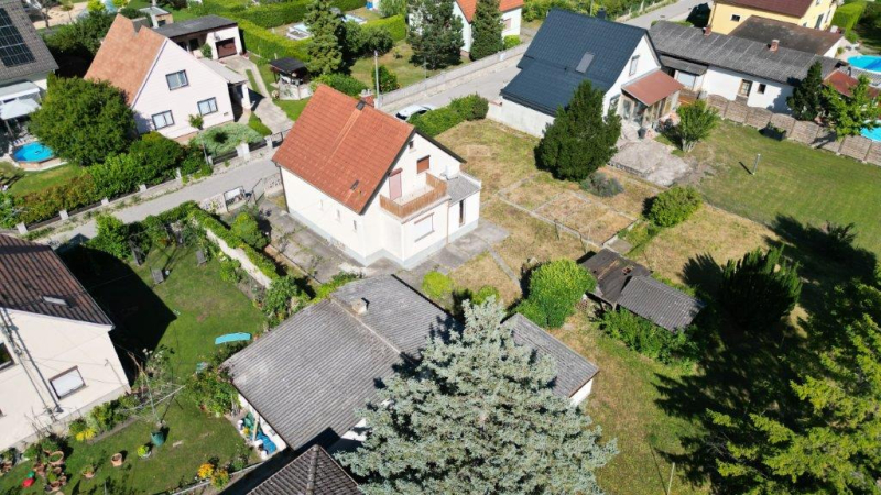 Schnes groes Grundstck mit 1030 m inkl. sanierungsbedrftigen Einfamilienhaus! /  / 2483 Weigelsdorf / Bild 3