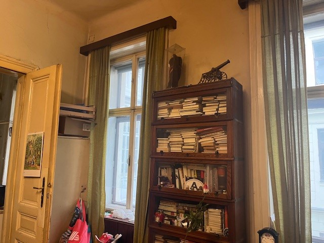 Zu sanierende Altbauwohnung im ersten Stock, Innenhoflage /  / 1020 Wien / Bild 0