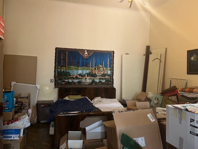 Zu sanierende Altbauwohnung im ersten Stock, Innenhoflage /  / 1020 Wien / Bild 1