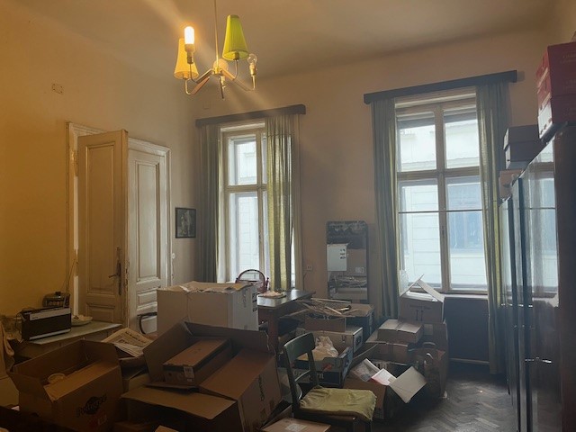 Zu sanierende Altbauwohnung im ersten Stock, Innenhoflage /  / 1020 Wien / Bild 2