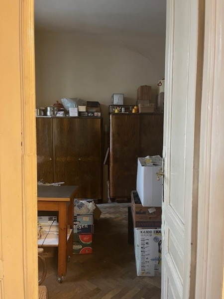 Zu sanierende Altbauwohnung im ersten Stock, Innenhoflage /  / 1020 Wien / Bild 3