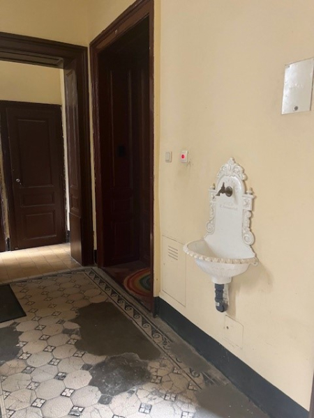 Zu sanierende Altbauwohnung im ersten Stock, Innenhoflage /  / 1020 Wien / Bild 7