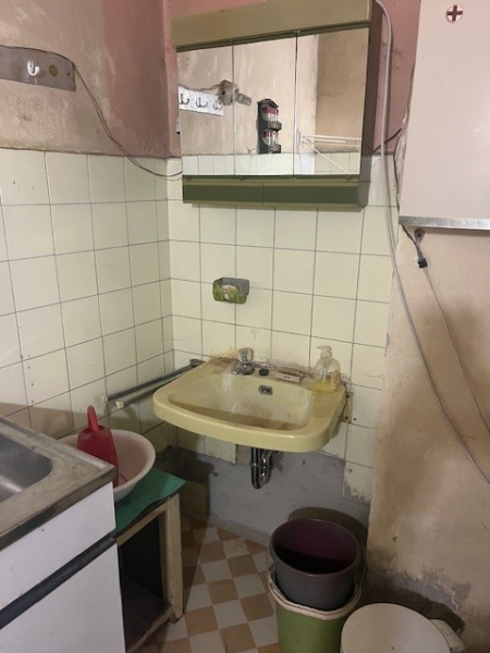 Zu sanierende Altbauwohnung im ersten Stock, Innenhoflage /  / 1020 Wien / Bild 4