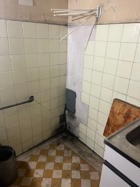 Zu sanierende Altbauwohnung im ersten Stock, Innenhoflage /  / 1020 Wien / Bild 5