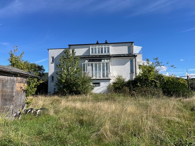 Extravagantes Wohnhaus auf 3 Etagen /  / 0 Bernstein / Bild 0