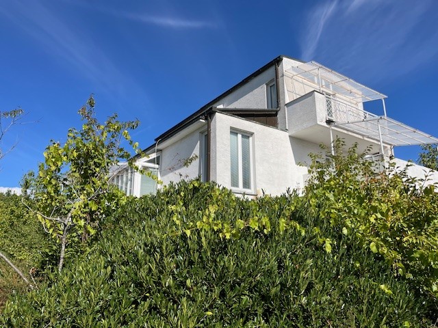 Extravagantes Wohnhaus auf 3 Etagen /  / 0 Bernstein / Bild 1