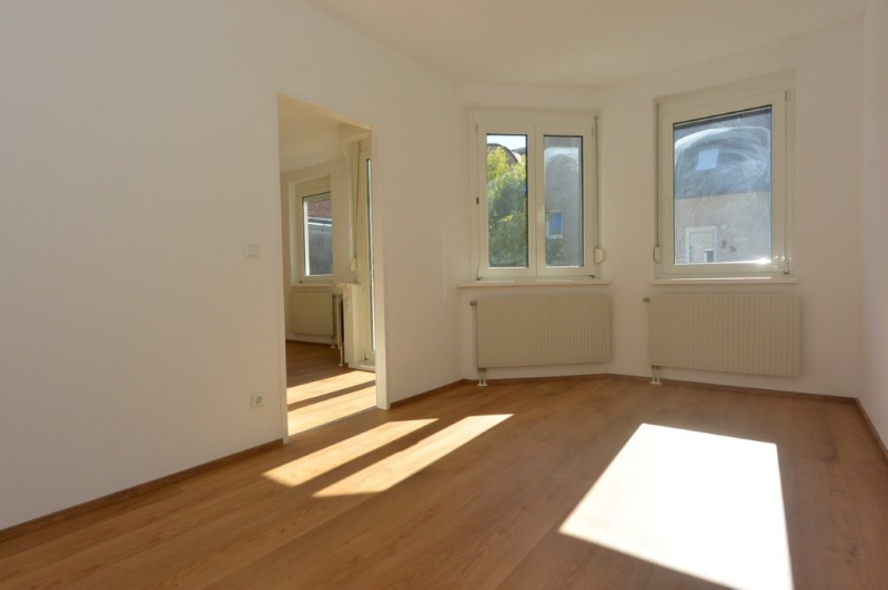 Gemtliche ca. 50 m - 2 Zimmer inkl. Balkon und Garage zum Wohlfhlen beim Wegerl im Helenental /  / 2500 Baden / Bild 1