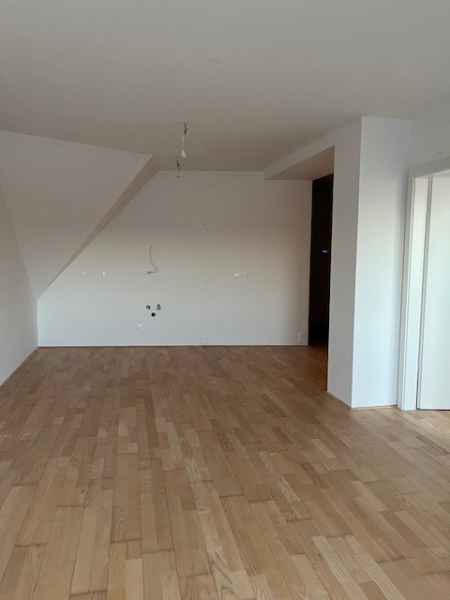 Eigentumswohnung auf 2 Ebenen mit 2 Zimmern, Terrasse und Loggia /  / 2000 STockerau / Bild 0