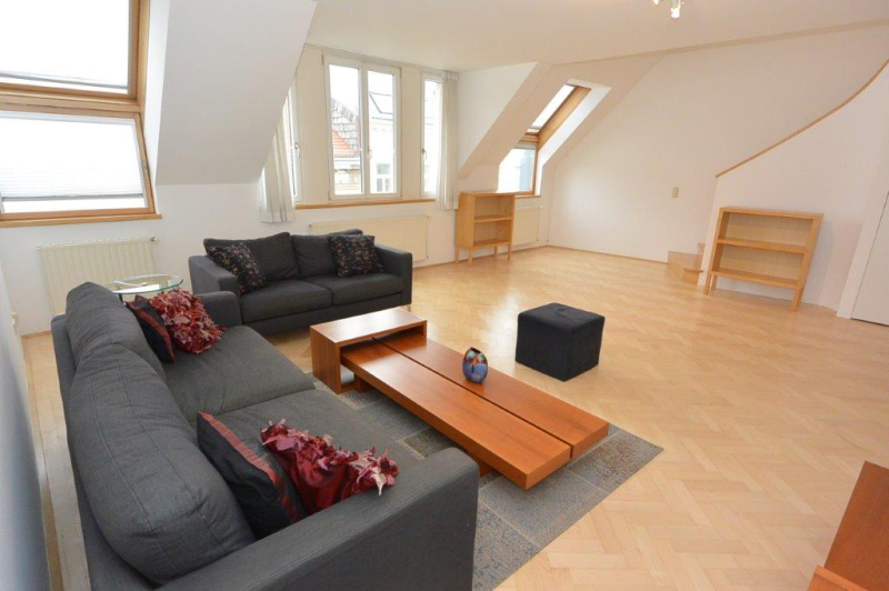 Lichtdurchflutete ca. 123 m� Dachgeschoss-Maisonette zzgl. ca. 18 m� Terrasse und Garage in 1180 Wien!