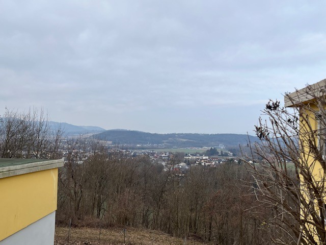 Renovierungsbedürftiger unterkellerter Bungalow in Ruhelage / / 3382 Loosdorf / Bild 2