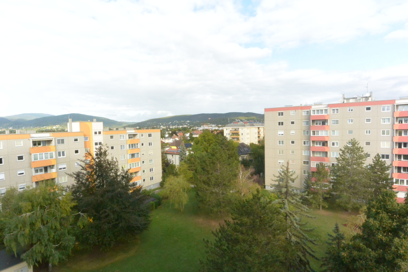 ERSTBEZUG nach Renovierung, 2 Zimmer inkl. verglaster Loggia und Fernsicht!