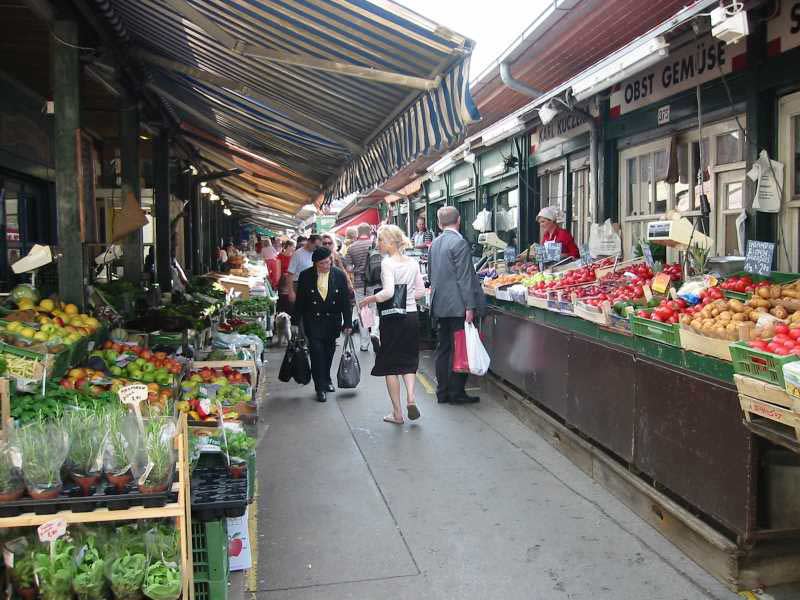 Blick auf einen Markt in Wien